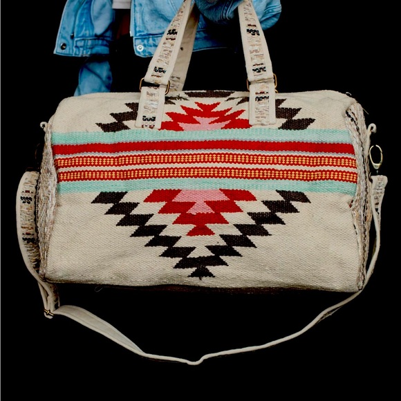 Last one! Aztec inspired travel duffle bag π©΅βοΈ! - Picture 3 of 6